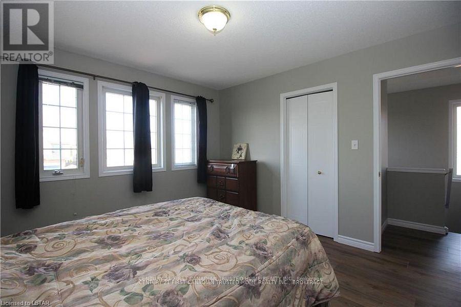 945 Homeview Court, London South, Ontario  N6C 6C1 - Photo 16 - X12364827