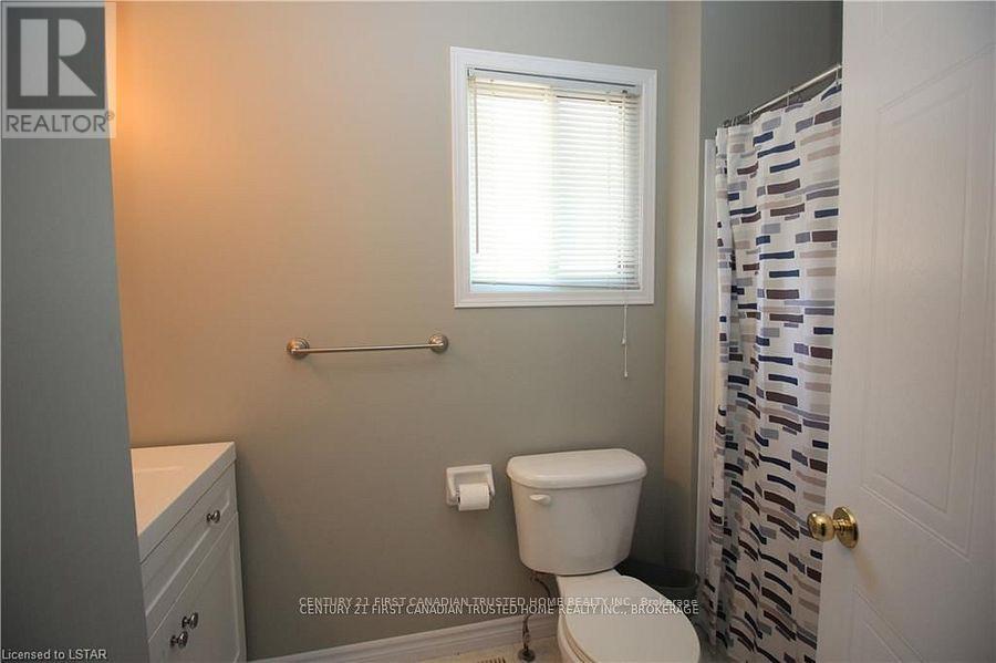 945 Homeview Court, London South, Ontario  N6C 6C1 - Photo 17 - X12364827