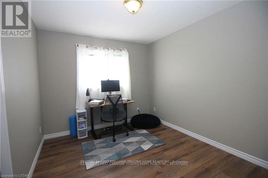 945 Homeview Court, London South, Ontario  N6C 6C1 - Photo 18 - X12364827