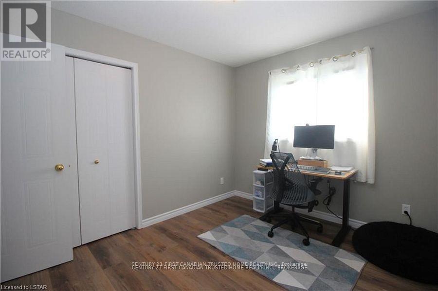 945 Homeview Court, London South, Ontario  N6C 6C1 - Photo 19 - X12364827