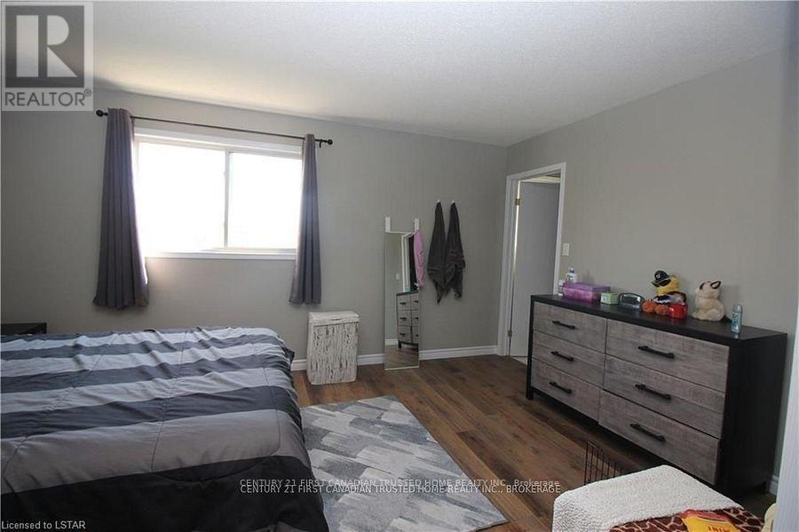 945 Homeview Court, London South, Ontario  N6C 6C1 - Photo 20 - X12364827