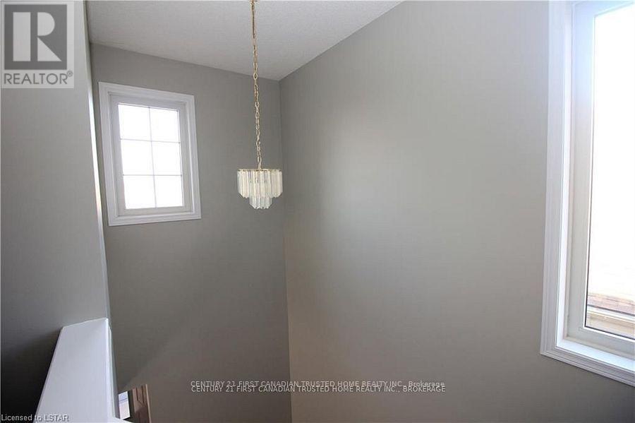 945 Homeview Court, London South, Ontario  N6C 6C1 - Photo 24 - X12364827