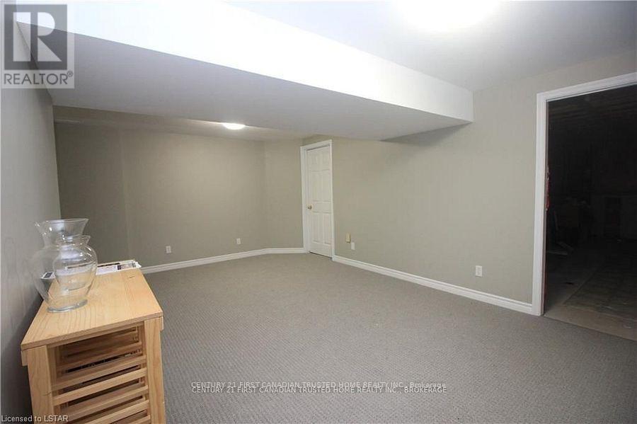 945 Homeview Court, London South, Ontario  N6C 6C1 - Photo 25 - X12364827