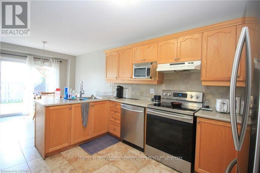 945 Homeview Court, London South, Ontario  N6C 6C1 - Photo 9 - X12364827
