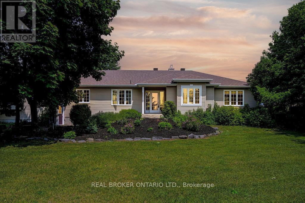 3374 Greenland Road, Ottawa, Ontario  K0A 1T0 - Photo 2 - X12364828