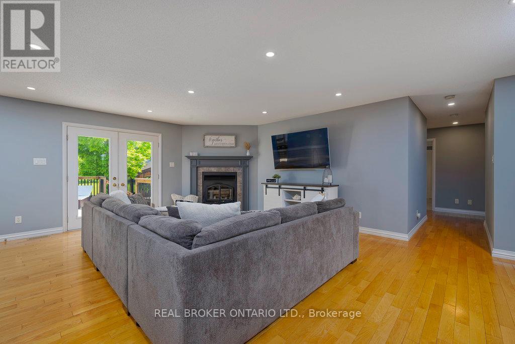 3374 Greenland Road, Ottawa, Ontario  K0A 1T0 - Photo 4 - X12364828