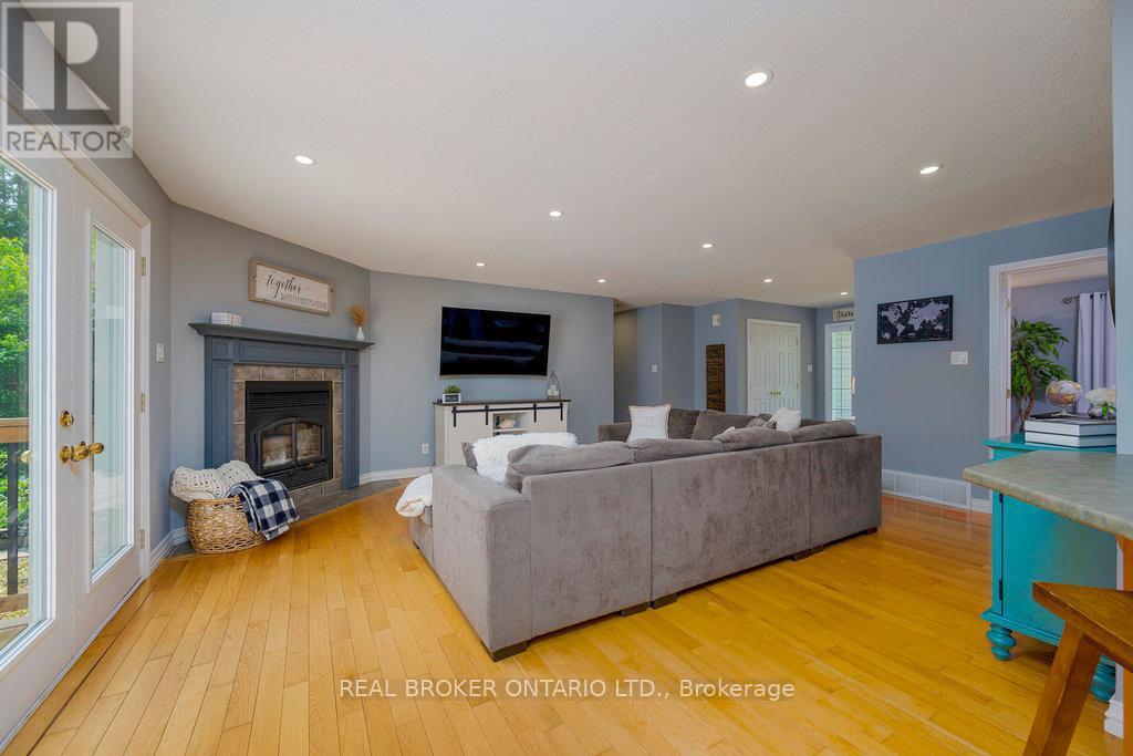 3374 Greenland Road, Ottawa, Ontario  K0A 1T0 - Photo 5 - X12364828