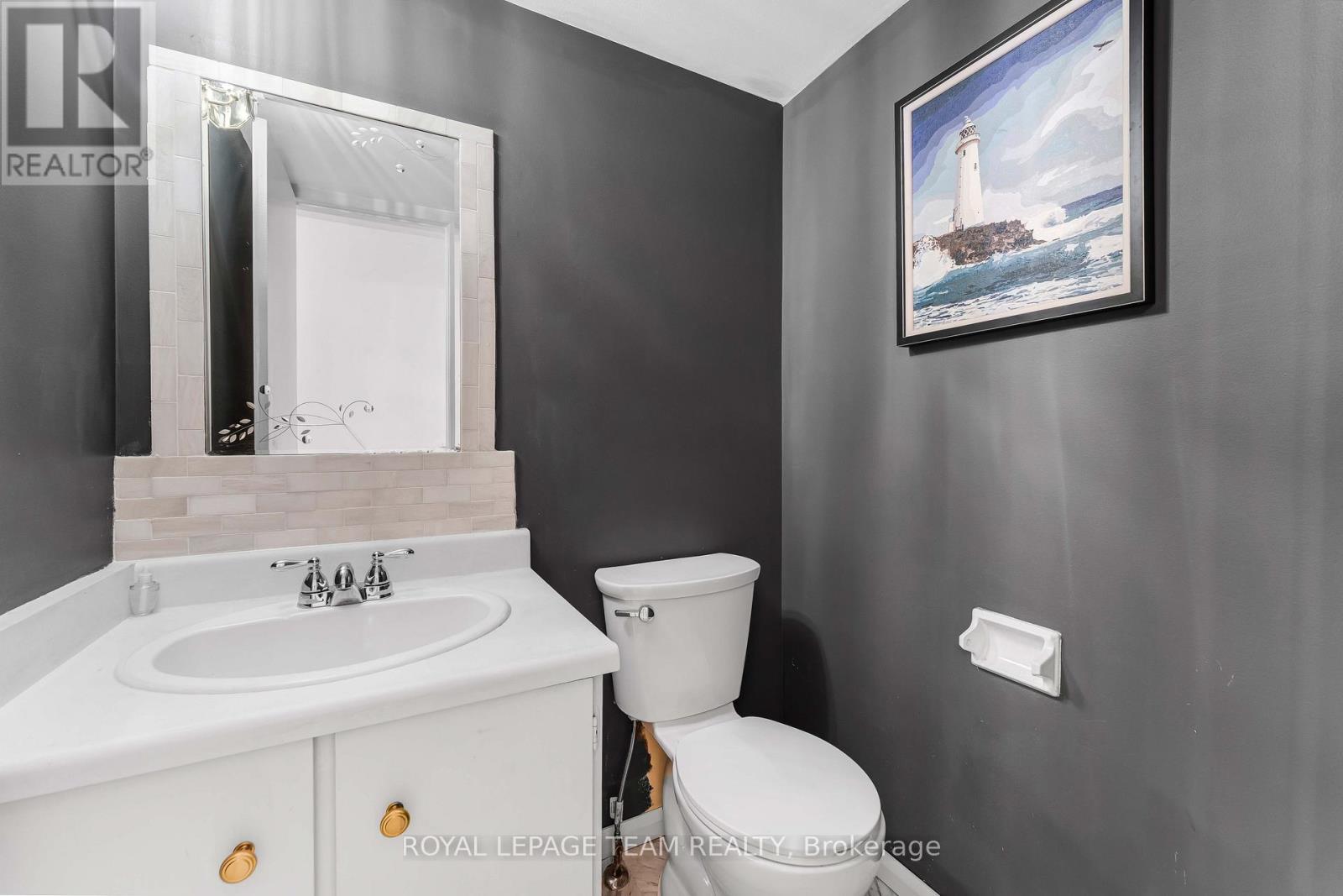 11 - 2415 Southvale Crescent, Ottawa, Ontario  K1B 4T9 - Photo 4 - X12364880