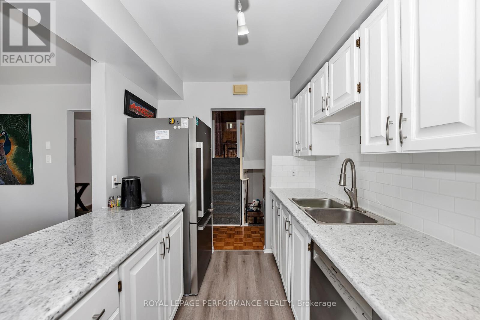 302 Salter Crescent, Ottawa, Ontario  K2K 1Z3 - Photo 10 - X12364882