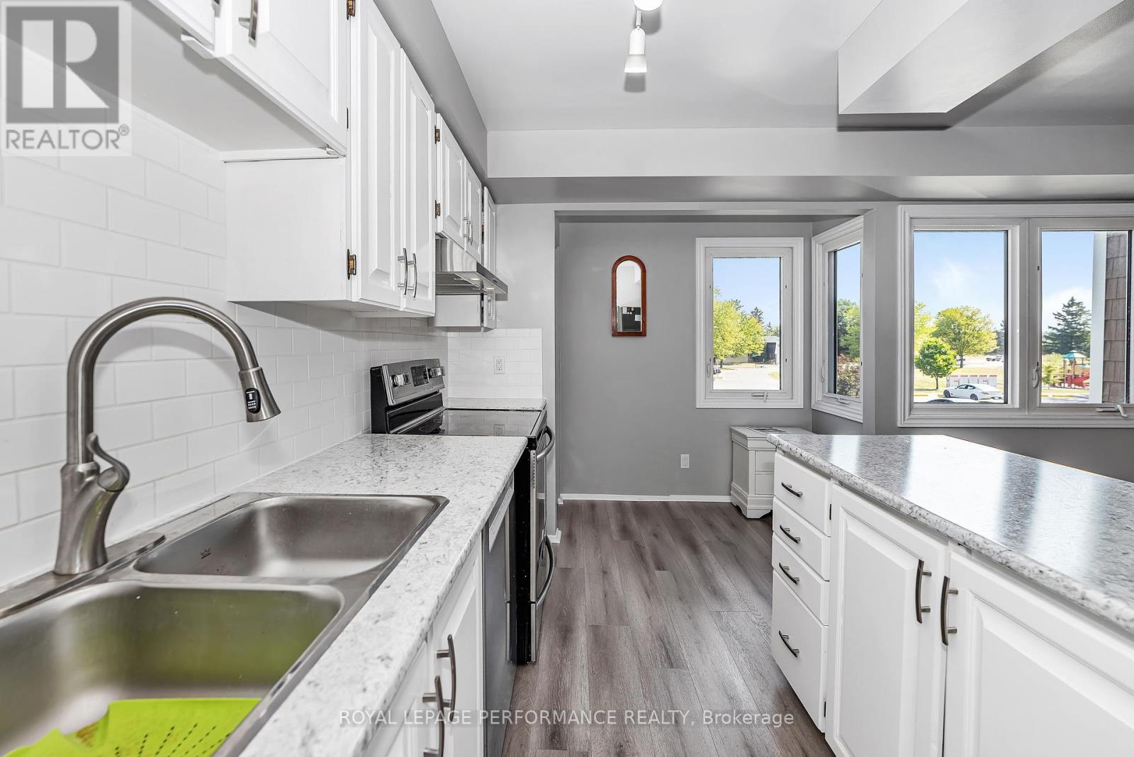 302 Salter Crescent, Ottawa, Ontario  K2K 1Z3 - Photo 12 - X12364882