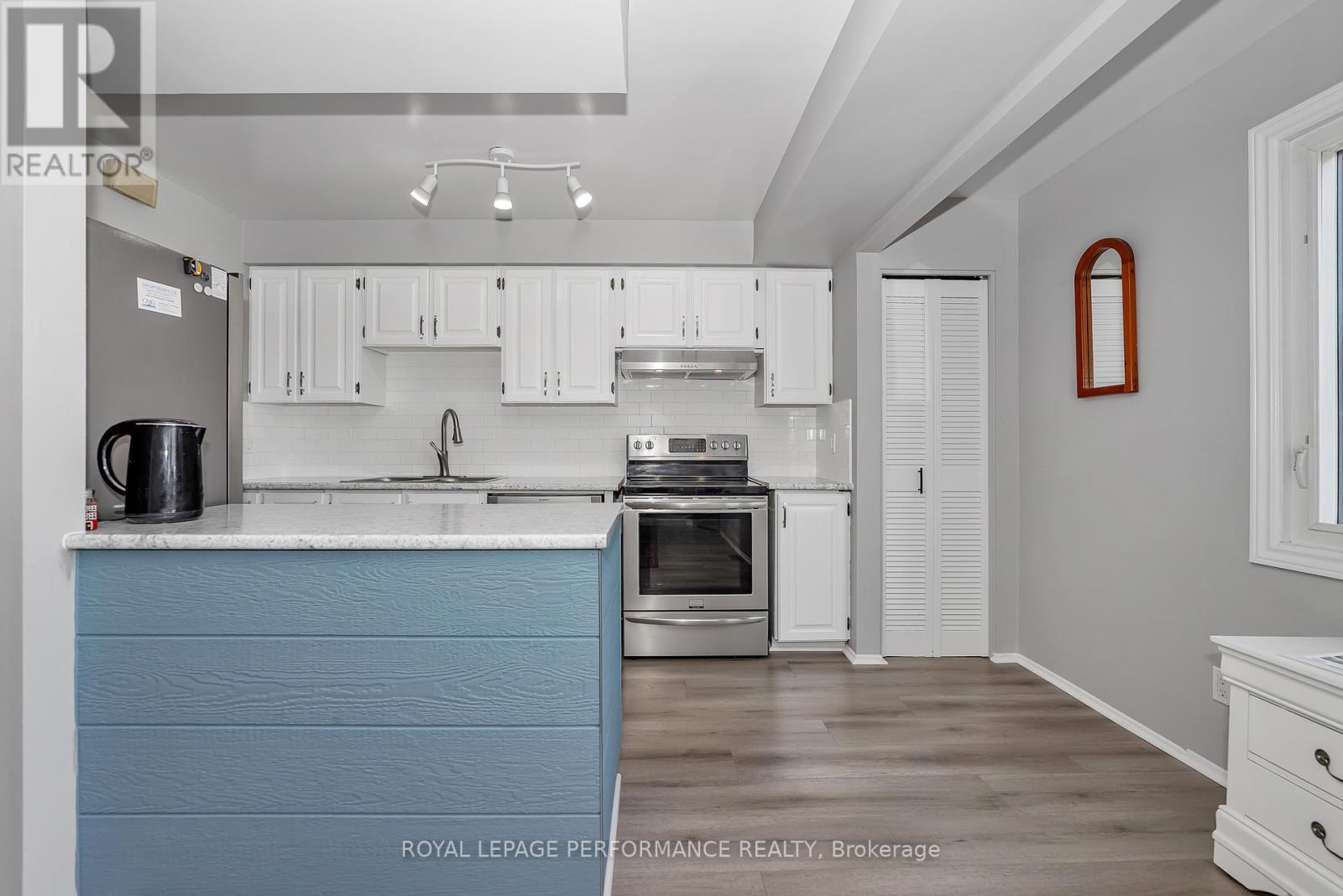 302 Salter Crescent, Ottawa, Ontario  K2K 1Z3 - Photo 9 - X12364882