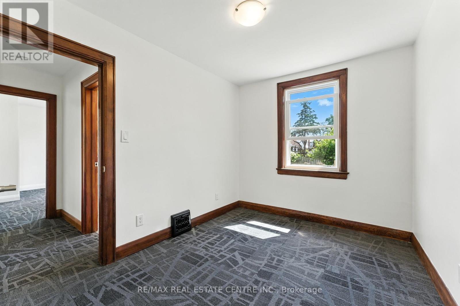 117 Pollock Avenue, Cambridge, Ontario  N1R 2C1 - Photo 14 - X12364714