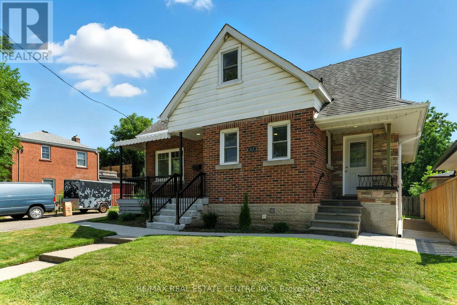 117 Pollock Avenue, Cambridge, Ontario  N1R 2C1 - Photo 2 - X12364714
