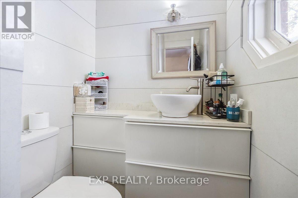 858 Trinity S, Hamilton, Ontario  L0R 1R0 - Photo 12 - X12364757
