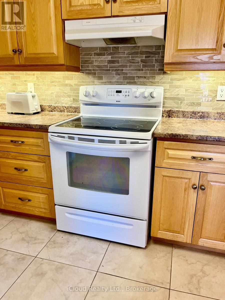 782 Brentwood Drive, Saugeen Shores, Ontario  N0H 2C4 - Photo 10 - X12364764