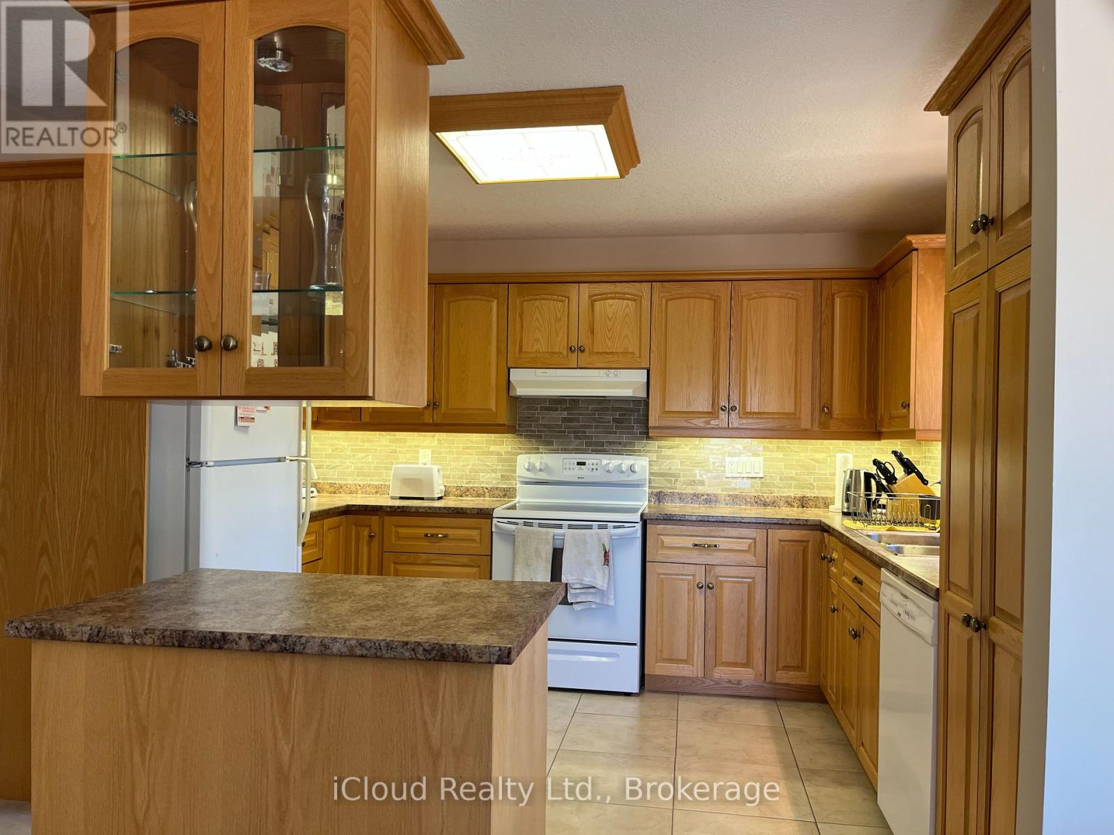 782 Brentwood Drive, Saugeen Shores, Ontario  N0H 2C4 - Photo 9 - X12364764