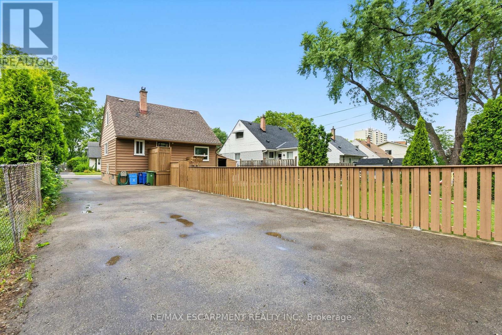 172 Adair Avenue N, Hamilton, Ontario  L8H 6A9 - Photo 6 - X12364820