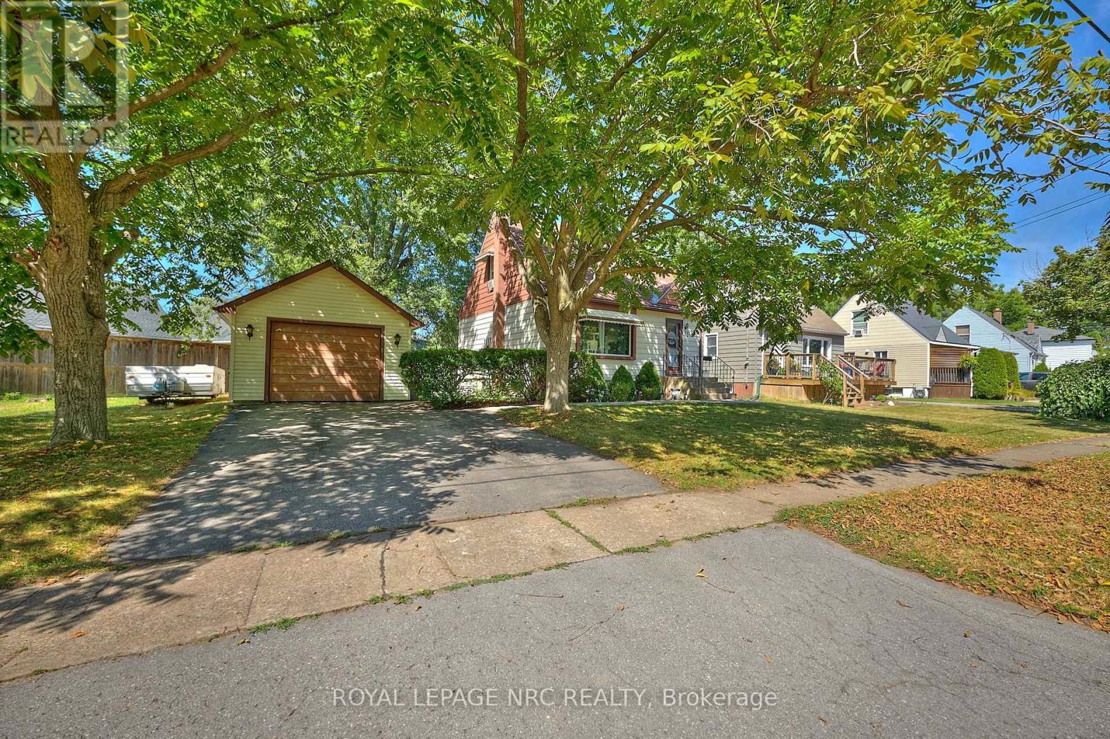7221 Windsor Crescent, Niagara Falls, Ontario  L2G 1G2 - Photo 2 - X12364872