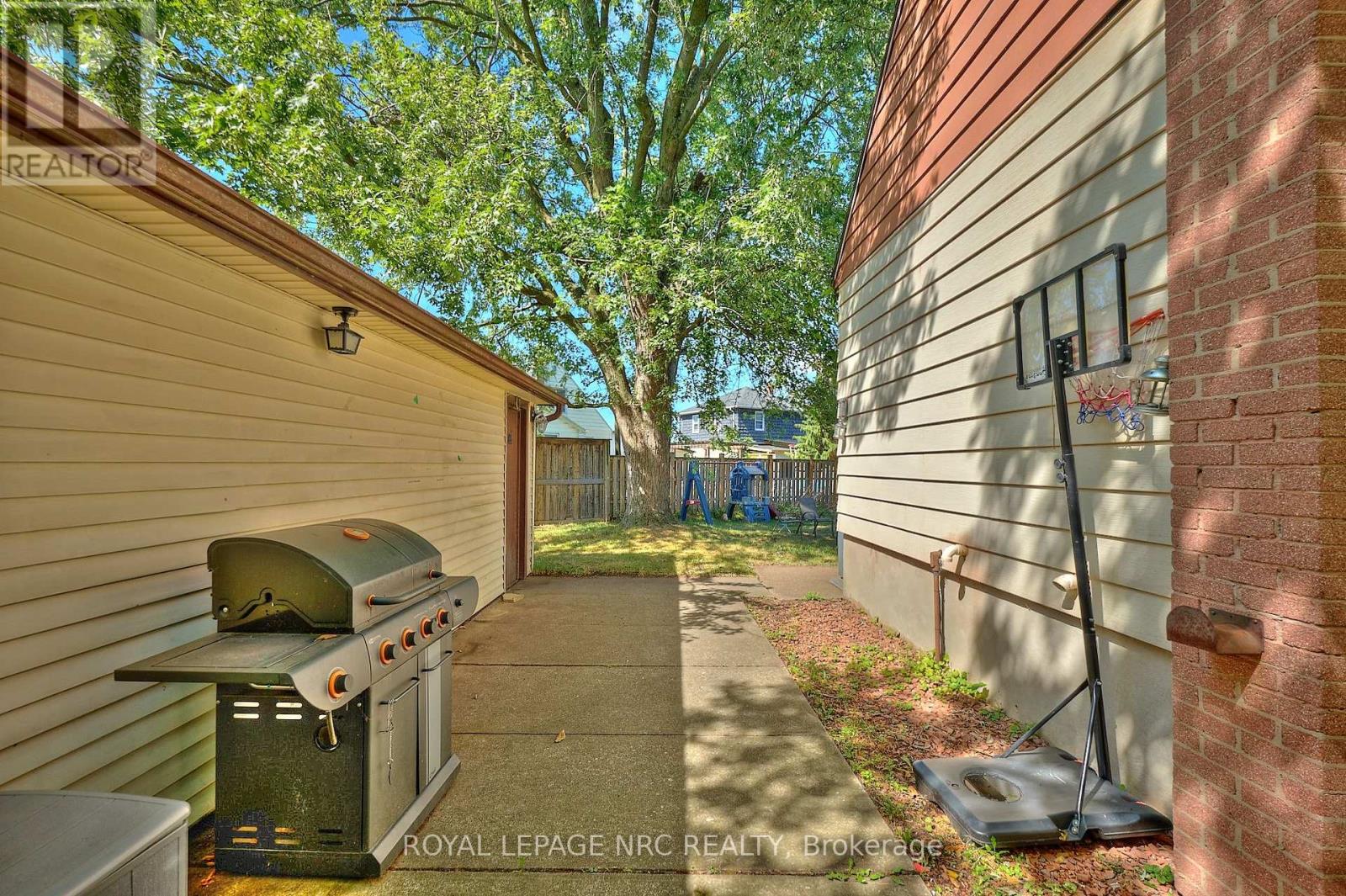 7221 Windsor Crescent, Niagara Falls, Ontario  L2G 1G2 - Photo 24 - X12364872