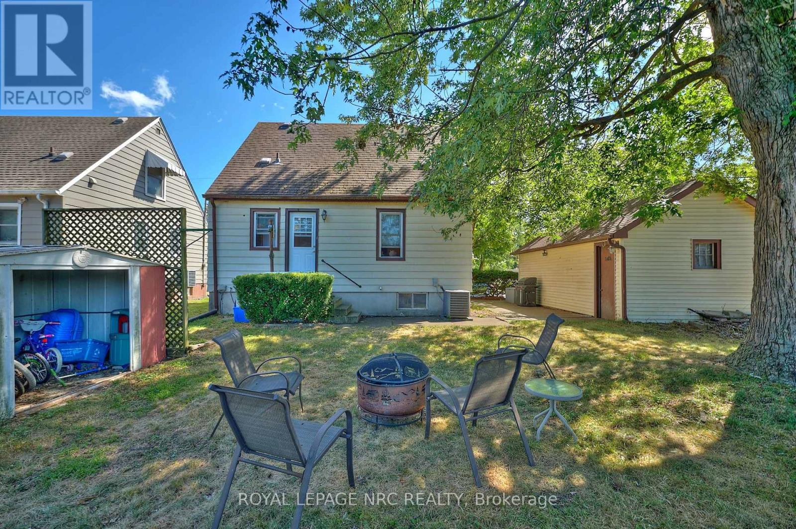 7221 Windsor Crescent, Niagara Falls, Ontario  L2G 1G2 - Photo 3 - X12364872