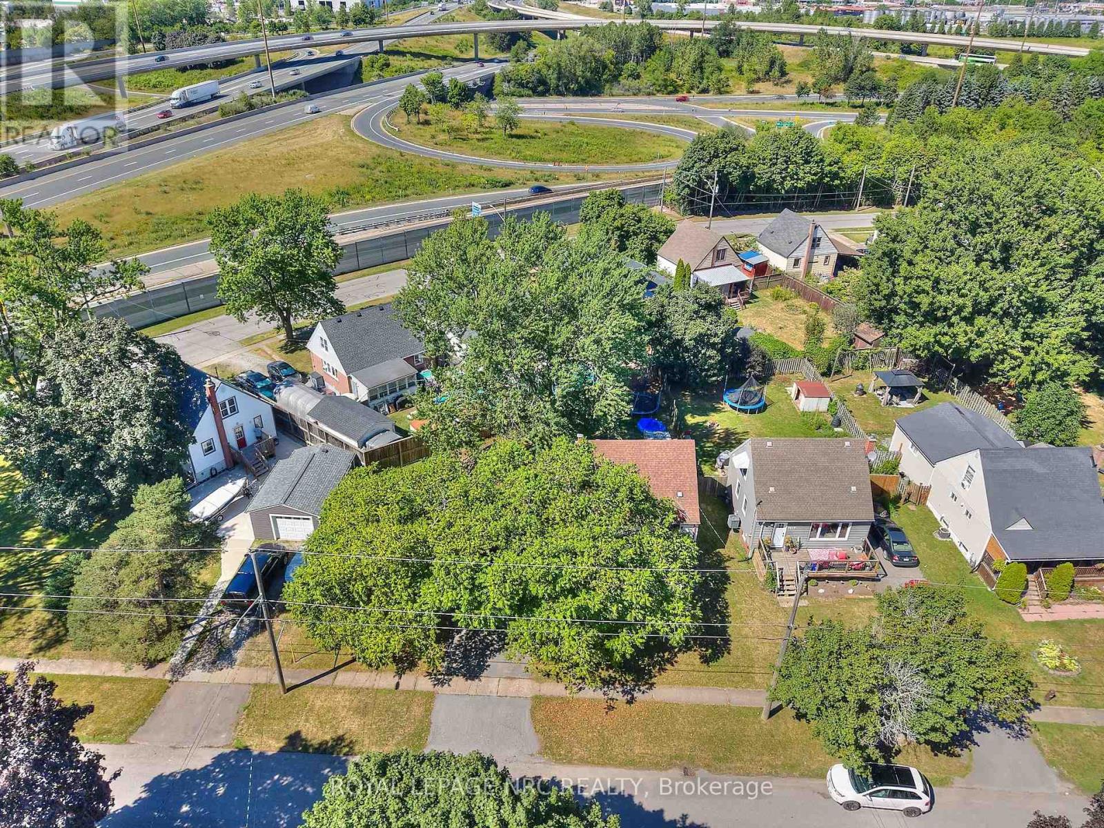 7221 Windsor Crescent, Niagara Falls, Ontario  L2G 1G2 - Photo 30 - X12364872