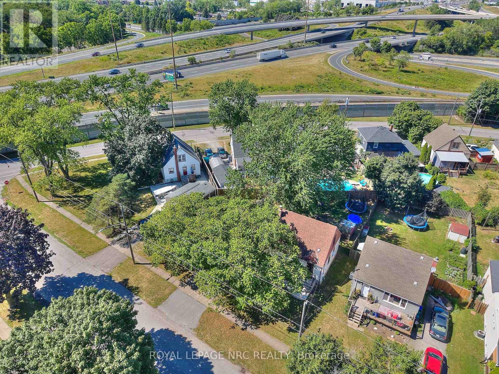 7221 Windsor Crescent, Niagara Falls, Ontario  L2G 1G2 - Photo 31 - X12364872