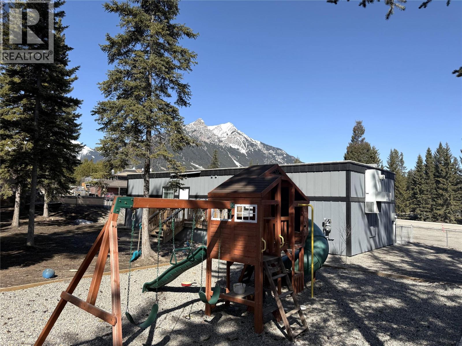2100 Balmer Drive, Elkford, British Columbia  V0B 1H0 - Photo 39 - 10343063