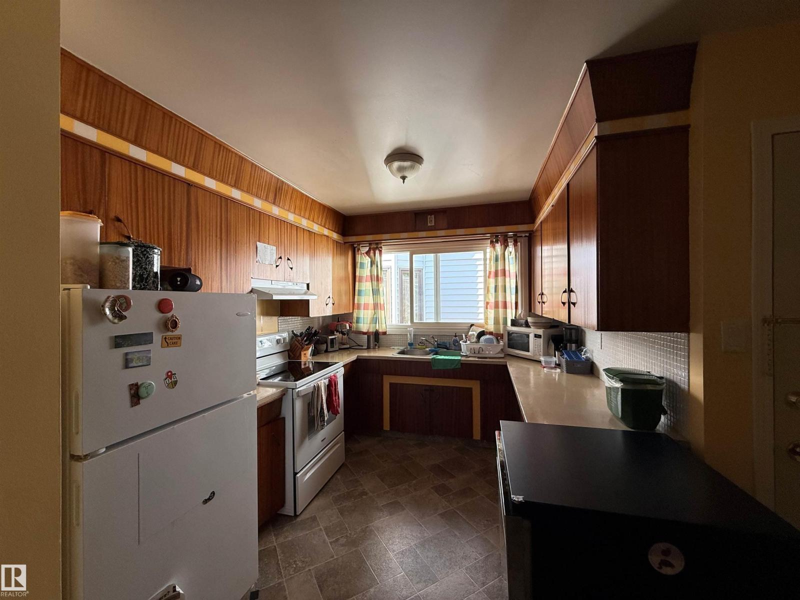 9426/9428 96a St Nw, Edmonton, Alberta  T6C 3Z7 - Photo 15 - E4454732