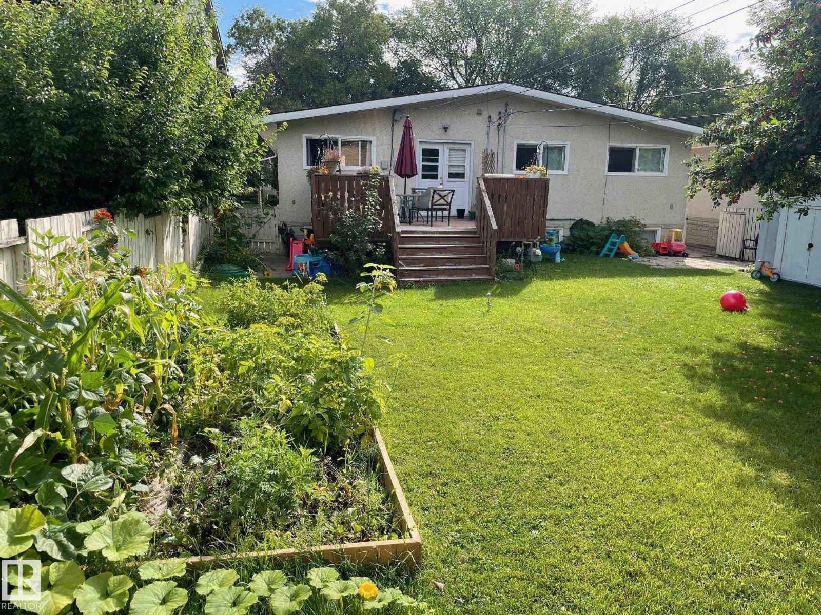 Property at 9426/9428 96A ST NW image 3