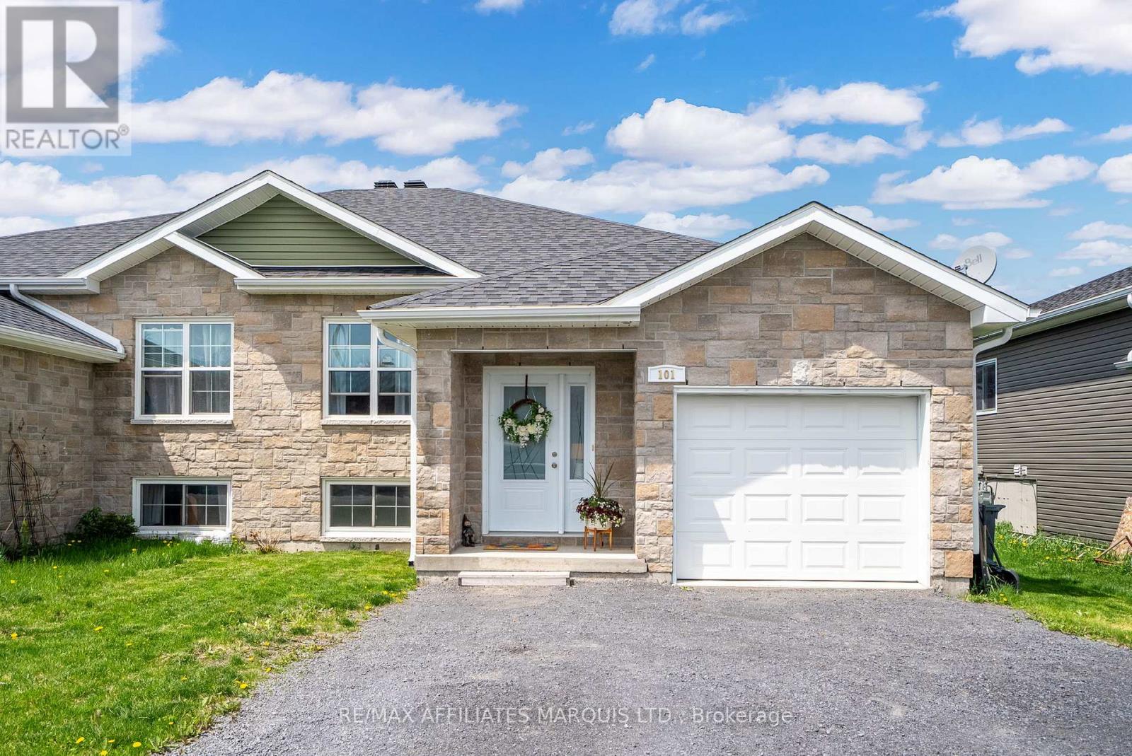 101 French Avenue, South Stormont, Ontario  K0C 2P0 - Photo 1 - X12364873