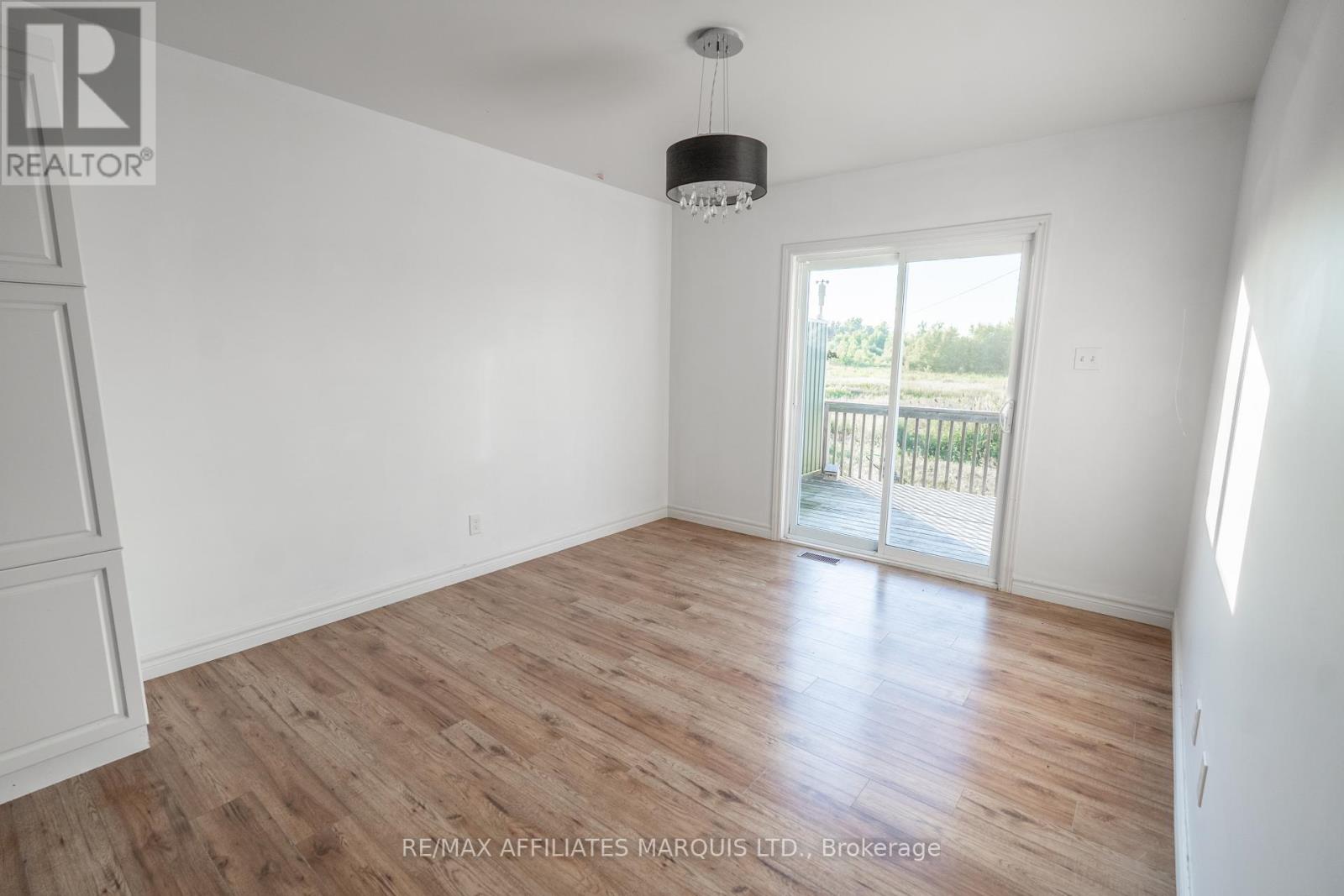101 French Avenue, South Stormont, Ontario  K0C 2P0 - Photo 10 - X12364873