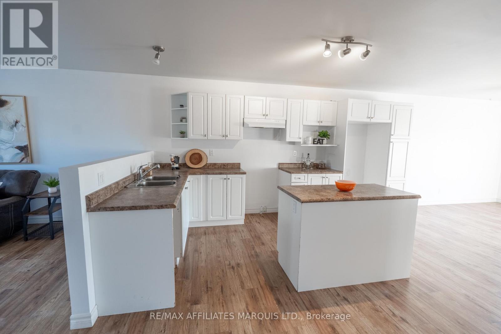 101 French Avenue, South Stormont, Ontario  K0C 2P0 - Photo 8 - X12364873