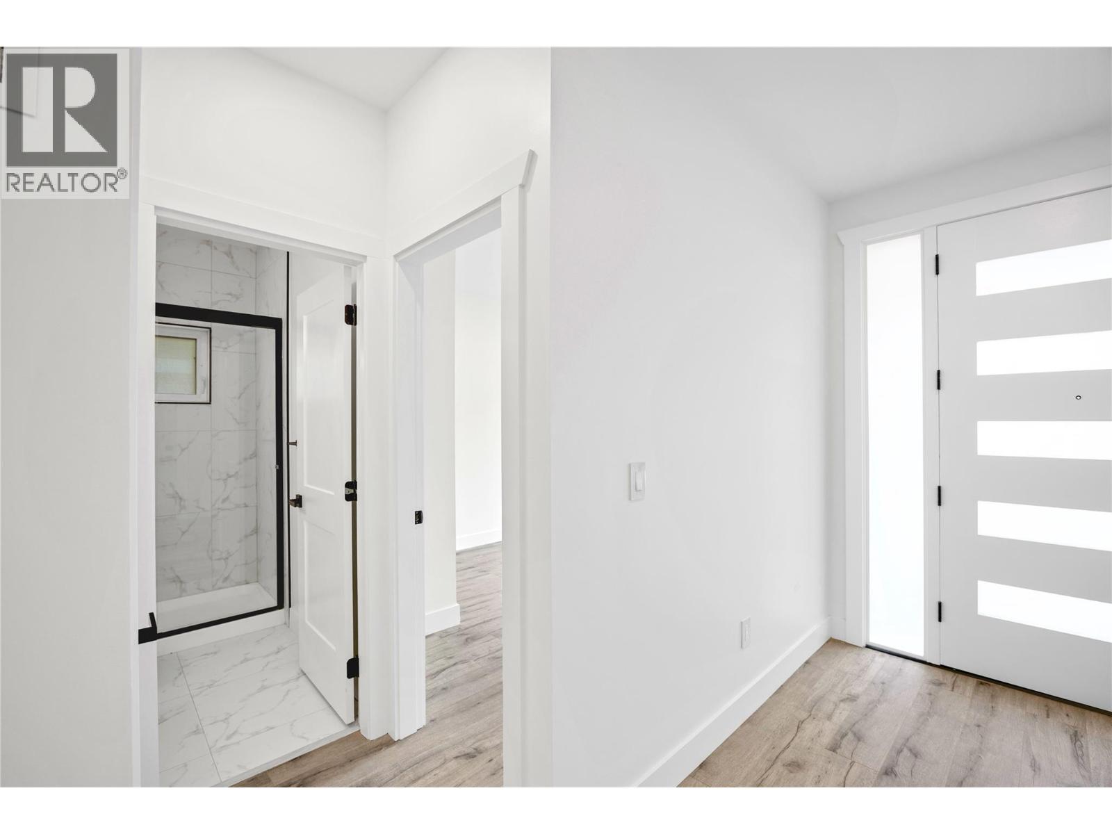 7279 Birch Close, Anglemont, British Columbia  V0E 1M8 - Photo 14 - 10360402