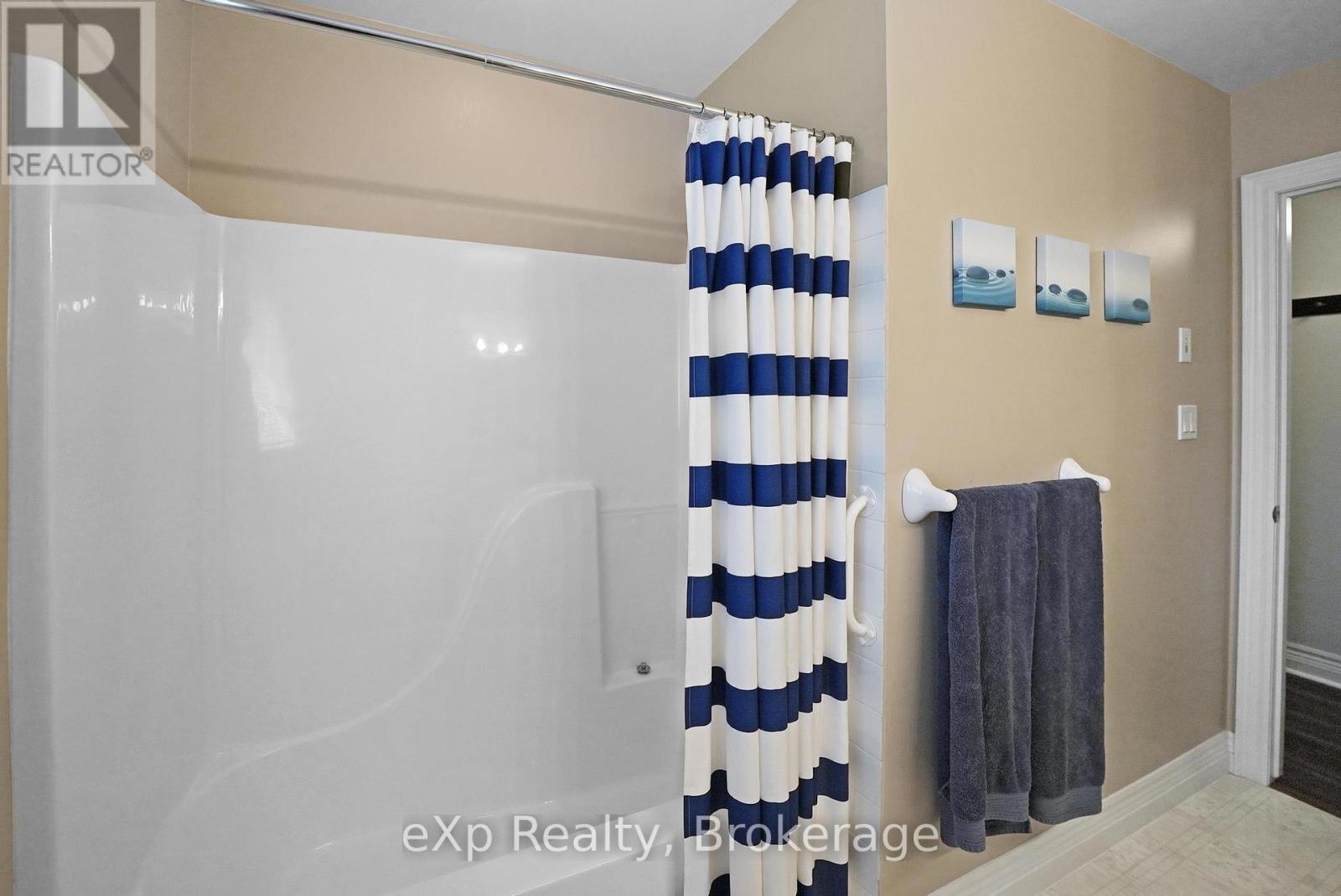 42 Sancayne Street, Dysart Et Al, Ontario  K0M 1S0 - Photo 23 - X12360177
