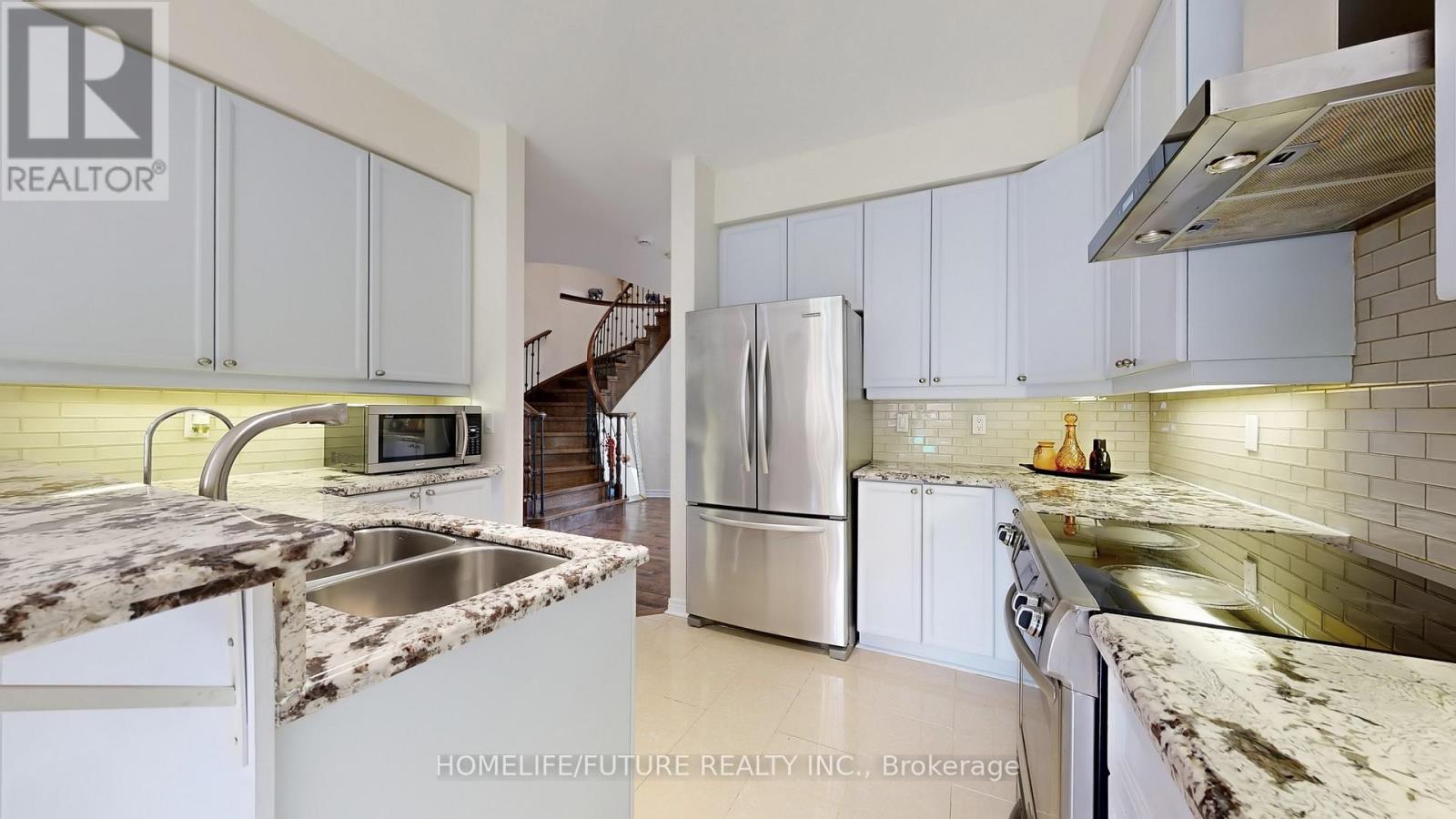 51 Estate Garden Drive, Richmond Hill, Ontario  L4E 3V5 - Photo 6 - N12357335
