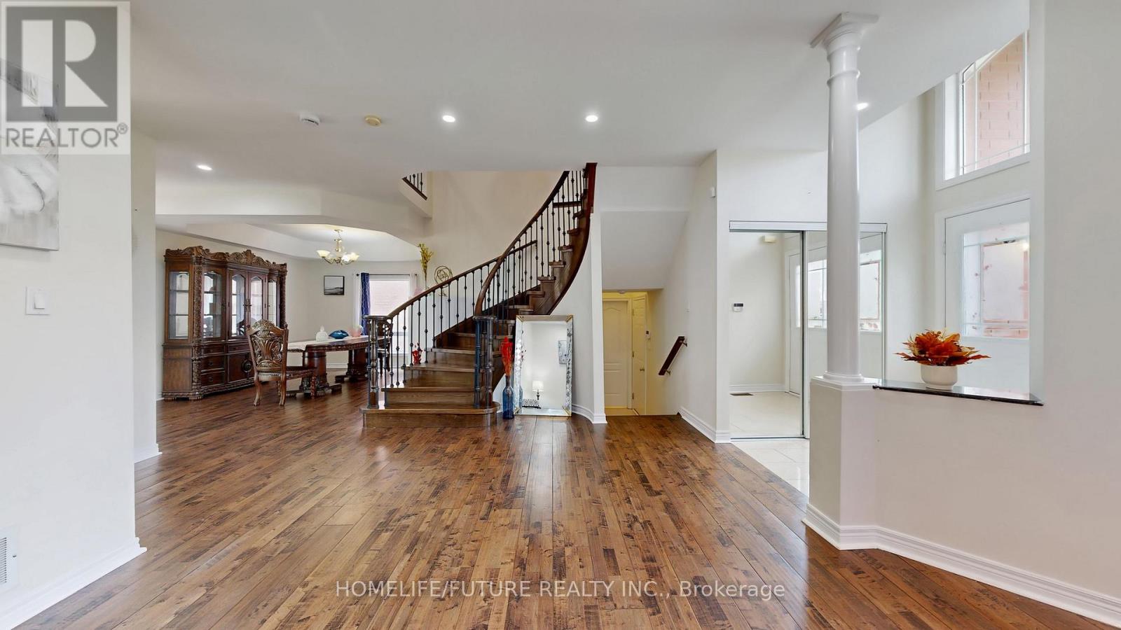 51 Estate Garden Drive, Richmond Hill, Ontario  L4E 3V5 - Photo 15 - N12357335
