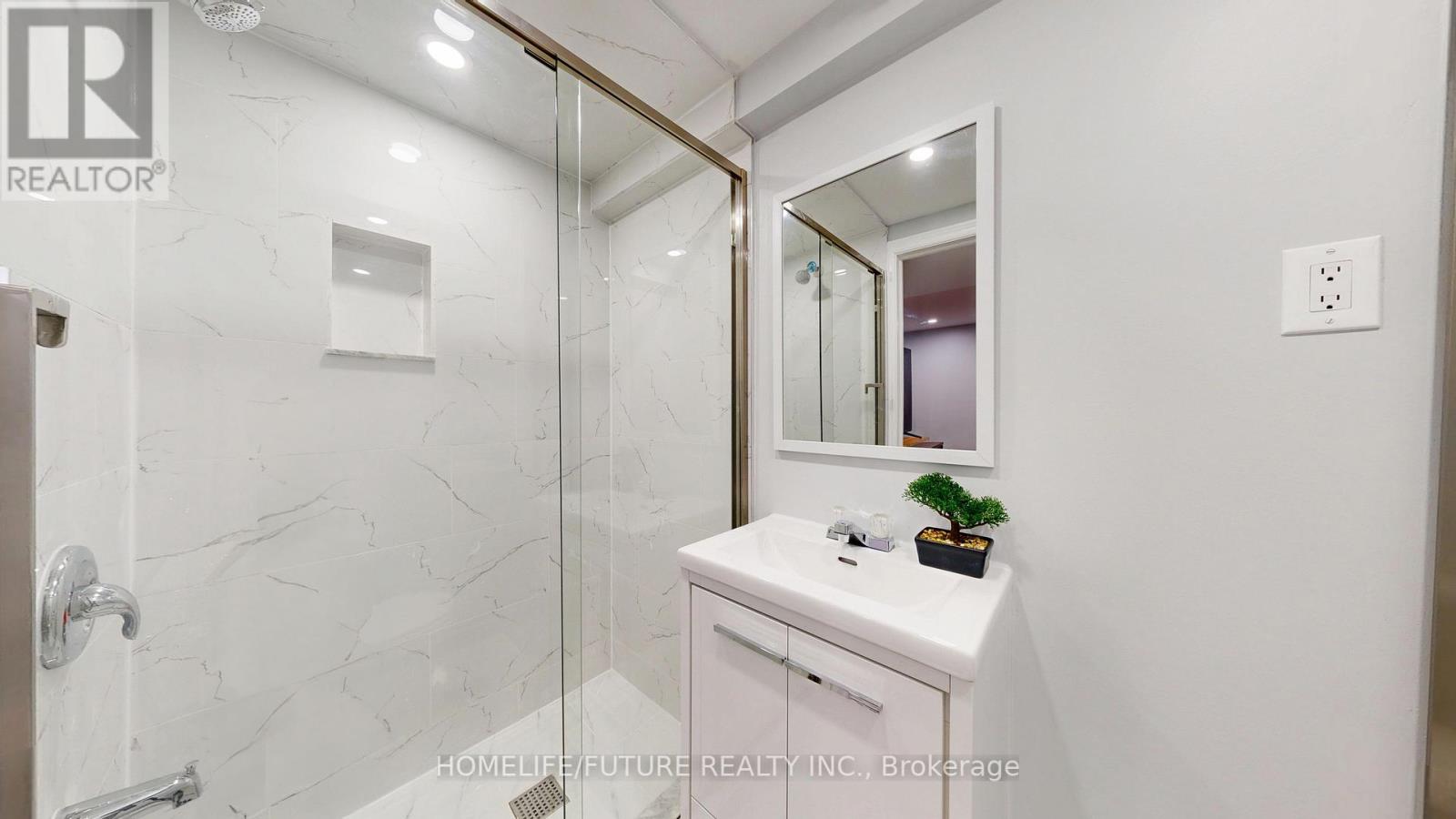 51 Estate Garden Drive, Richmond Hill, Ontario  L4E 3V5 - Photo 39 - N12357335