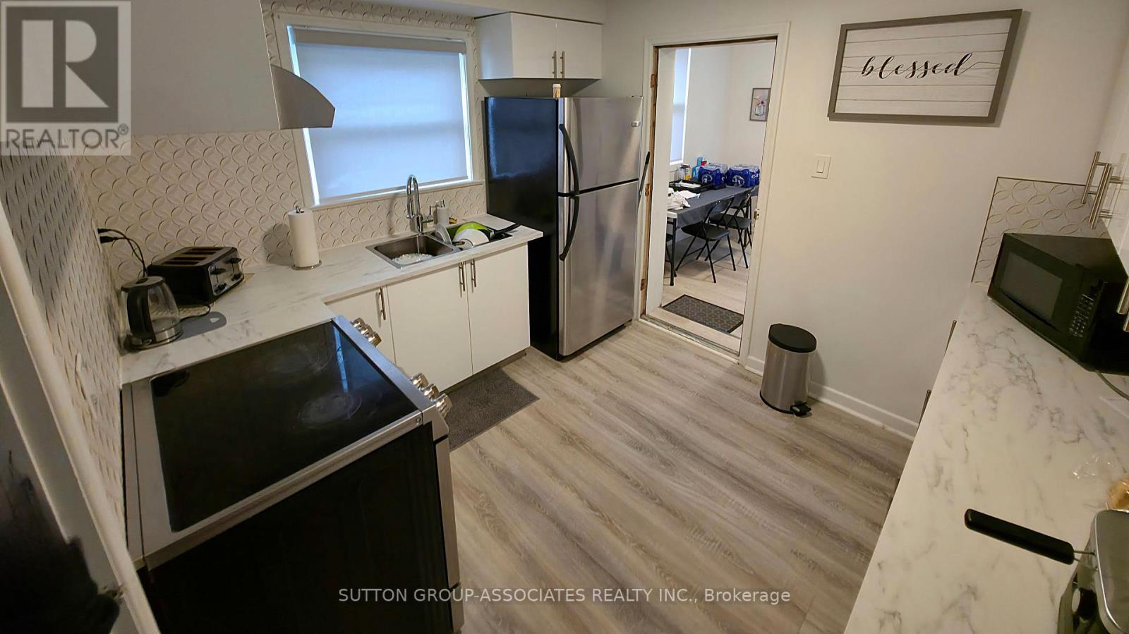 Property at 120 EDINBOROUGH COURT image 2