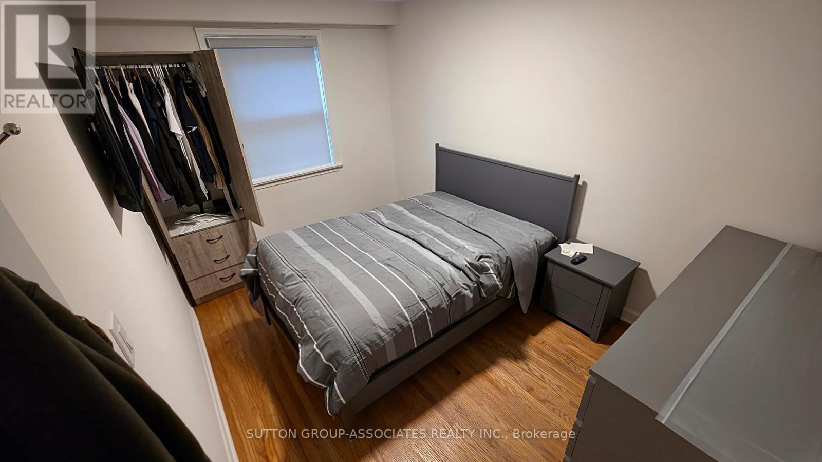 Property at 120 EDINBOROUGH COURT image 4