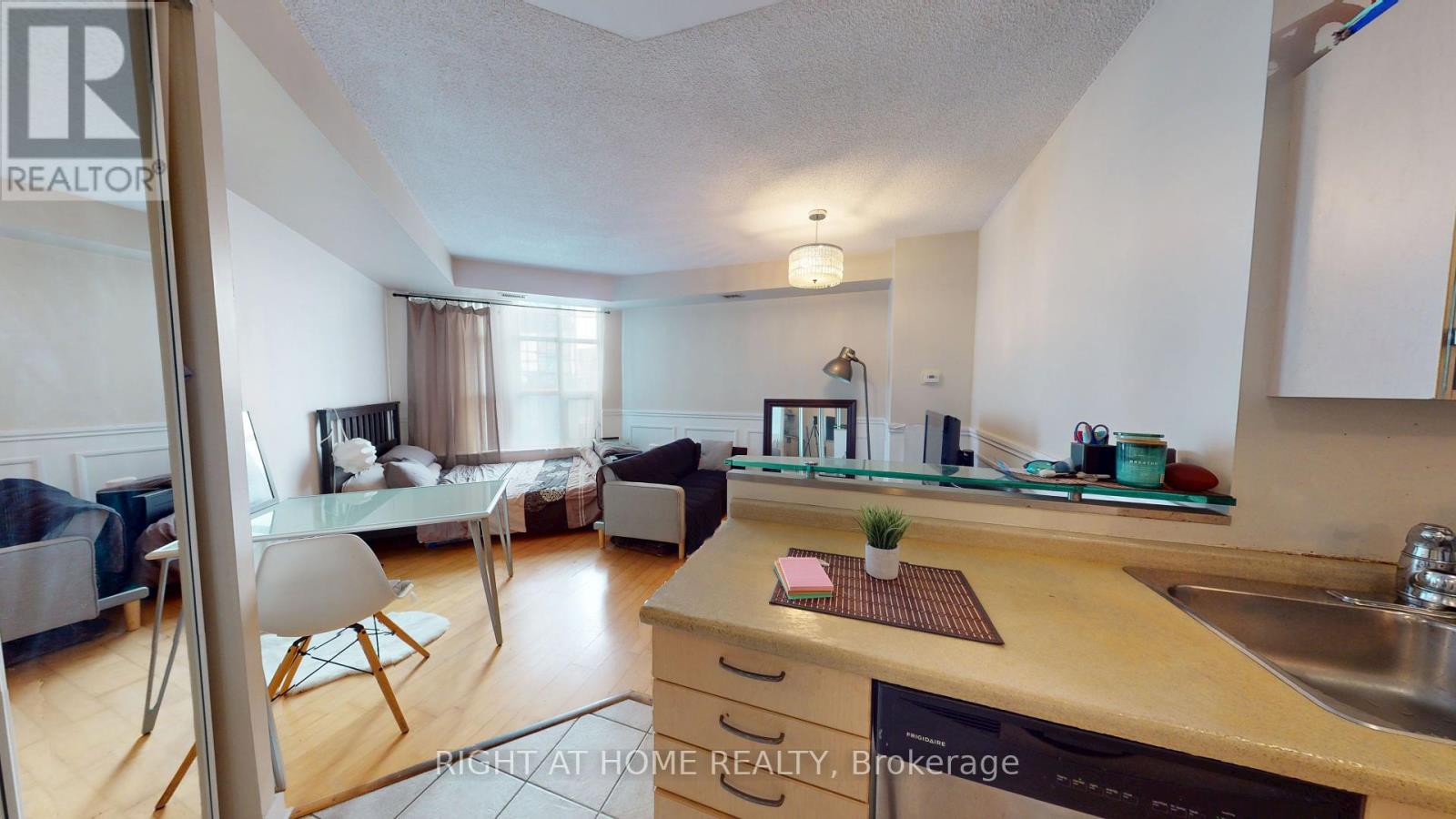 908 - 438 Richmond Street W, Toronto, Ontario  M5V 3S6 - Photo 13 - C12364837