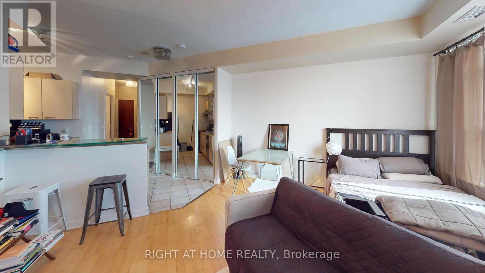 908 - 438 Richmond Street W, Toronto, Ontario  M5V 3S6 - Photo 17 - C12364837