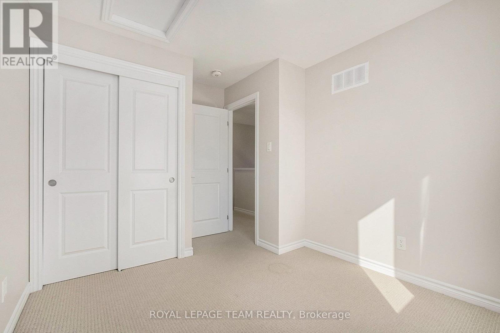 130 Wabikon Crescent, Ottawa, Ontario  K1X 0H8 - Photo 23 - X12364956