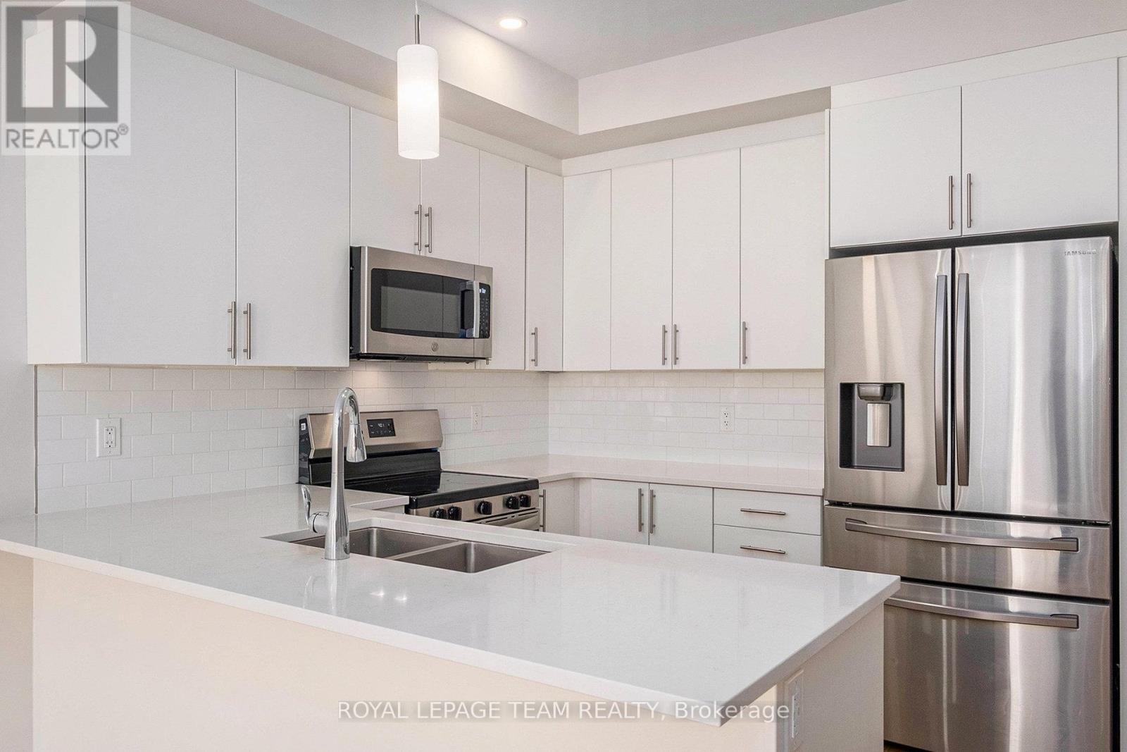 130 Wabikon Crescent, Ottawa, Ontario  K1X 0H8 - Photo 8 - X12364956