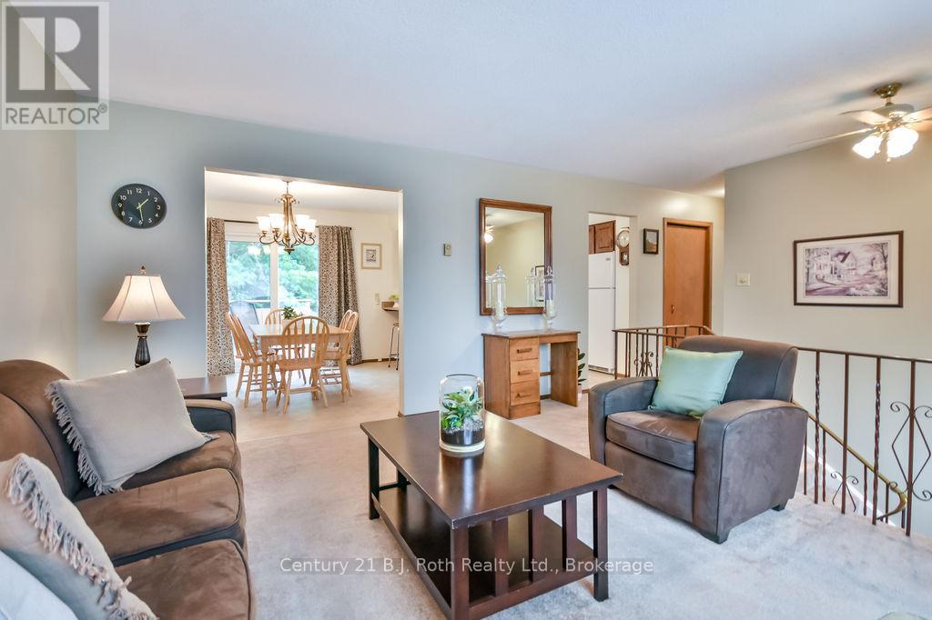 65 Lahay Avenue, Orillia, Ontario  L3V 7A2 - Photo 10 - S12364931