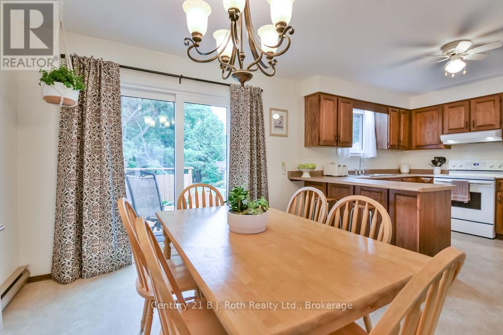 65 Lahay Avenue, Orillia, Ontario  L3V 7A2 - Photo 12 - S12364931