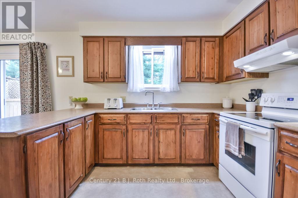 65 Lahay Avenue, Orillia, Ontario  L3V 7A2 - Photo 16 - S12364931