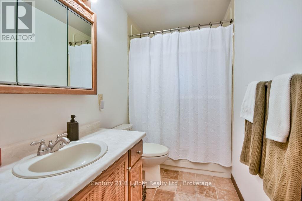 65 Lahay Avenue, Orillia, Ontario  L3V 7A2 - Photo 18 - S12364931