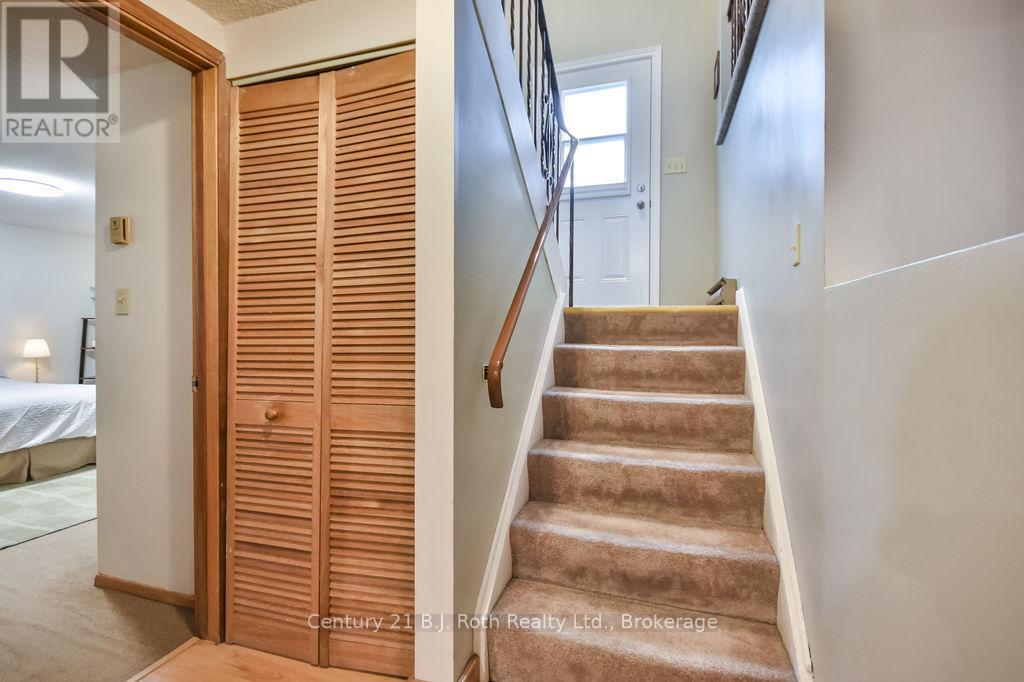 65 Lahay Avenue, Orillia, Ontario  L3V 7A2 - Photo 25 - S12364931