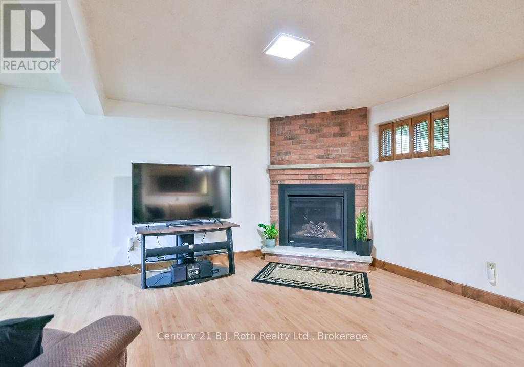 65 Lahay Avenue, Orillia, Ontario  L3V 7A2 - Photo 31 - S12364931