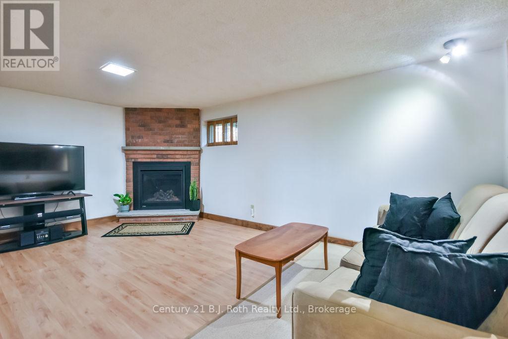 65 Lahay Avenue, Orillia, Ontario  L3V 7A2 - Photo 32 - S12364931